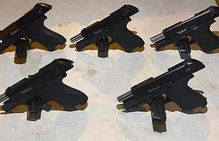 Mersin’de bir araçta 6 adet ruhsatsız tabanca...