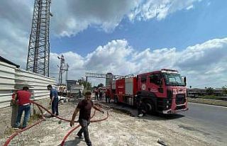 Mersin’de geri dönüşüm tesisindeki yangın kontrol...