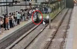Metronun önüne atlayan şahıs yürekleri ağza...