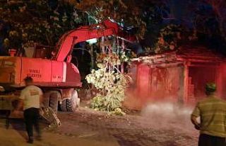 Metruk binada korkutan yangın