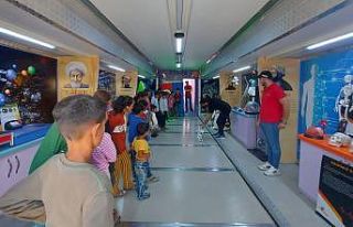 Mevsimlik işçilerin çocukları Bilim Tırı’yla...