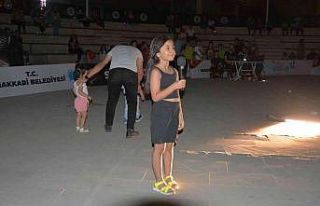 Miniklerden inanılmaz sahne performansı