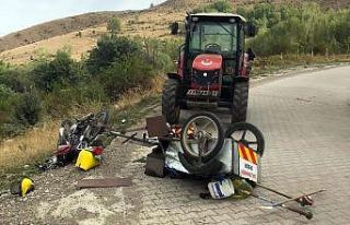 Motosikletle traktör çarpıştı: 1 yaralı