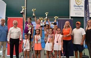 Nilüfer’de miniklerin tenis heyecanı