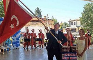 Oğullarına mehterli sünnet yapan İsviçreli babanın...