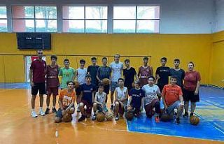 Önder Atun, gençlere deneyimlerini aktardı