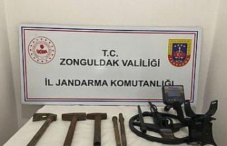 Ormanda kaçak kazı yaparken yakalandı