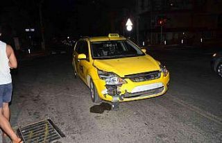 Otomobil ile motosiklet çarpıştı: 1’i ağır...