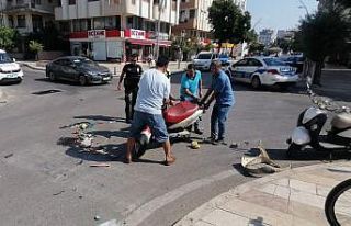 Otomobil ile motosiklet çarpıştı: Baba ve oğlu...