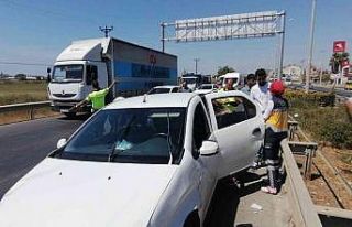Otomobil ticari araca arkadan çarptı, hamile kadın...