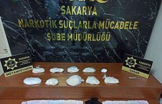 Otomobile zulalanan uyuşturucular bulundu