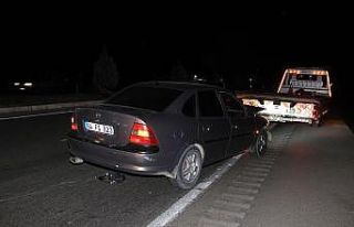 Otomobilin çarptığı elektrikli bisikletteki anne-oğul...