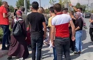 Otomobilin çarptığı yaralıya ilk müdahaleyi...