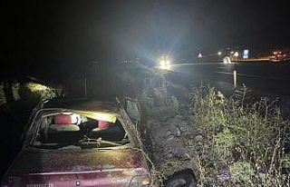 Otomobiller yan yana giderken çarpıştı, 6 kişi...