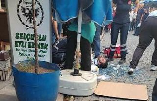 (ÖZEL) Dördüncü kattan kopan cam vatandaşın...