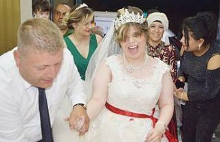 (ÖZEL) Otizmli genç kızın gelinlik giyme hayali...