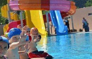 (ÖZEL) Sıcaktan bunalan Bilecikliler havuza akın...