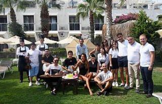 Özlem Yıldız’a doğum günü sürprizi