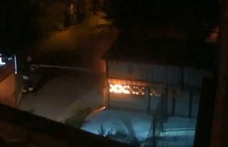 Park halindeki araç alev alev yandı