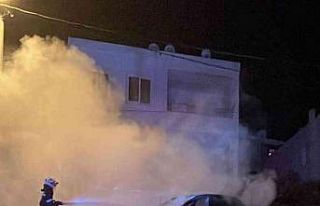 Park halindeki otomobil yandı