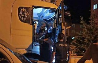 Park halindeki tırda ruhsatsız tabanca ele geçirildi