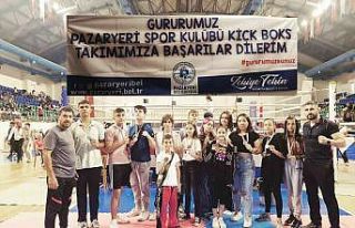 Pazaryeri kickboks sporcuları şampiyonada madalyaları...