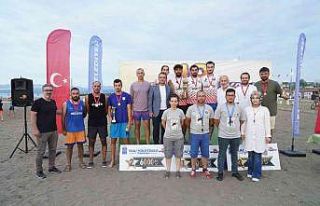 Plaj voleybolu şampiyonu Fatsa Anadolu Lisesi oldu