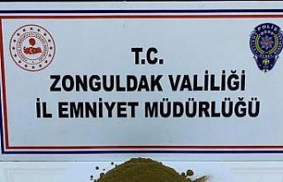 Polis ekiplerinden kaçan uyuşturucu satıcıları...