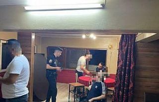 Polisten lokal ve eğlence yerlerine baskın