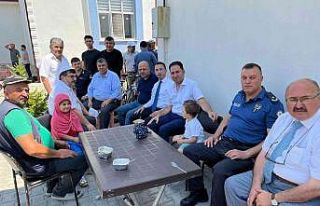 Protokol üyeleri ve vatandaşlar aşure etkinliğinde...