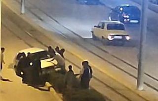 Refüjde kalan otomobili vatandaşlar çıkardı