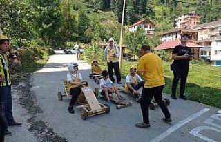 Rize’de ‘Lazralli Tahta Araba Yarışları’...