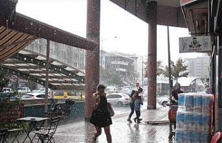 Sağanak yağmurda oluktan akan suyla böyle banyo...