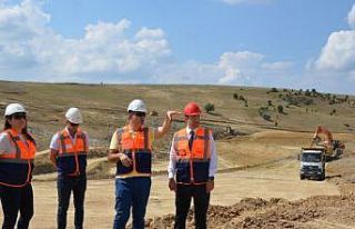 Sahada incelemelerde bulundu