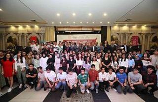 Şahin, YKS’de ilk 5 bine giren 250 öğrenci ve...