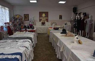 Şahinbey kursiyerleri el emeği çalışmalarını...