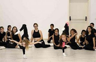 Salon danslarına meraklılar bir araya geldi