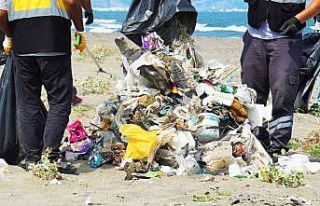 Samsun plajlarından günde 8 ton atık toplanıyor