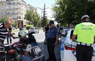 Samsun polisi 1 ayda 98 ateşli silah ve 327 kesici...