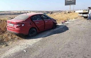 Şarampole devrilen otomobilde bulunan 2 kişi yaralandı