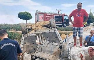 Şarampole devrilen otomobildeki 3 kişi yaralandı