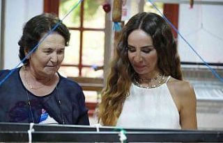 Şarkıcı Betül Demir tezgâh başına geçerek...