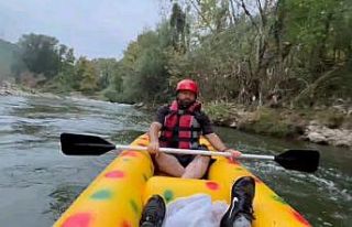 Şaşkın bakışlar arasında ilçeyi kanoyla geçtiler