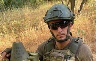 Şehidin baba ocağına Türk Bayrakları asıldı