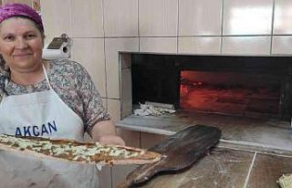 Selendi’nin kadın pide ustası erkelere taş çıkartıyor
