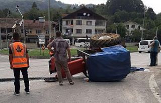 Semt pazarına giden traktör ile tır çarpıştı:...