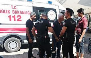 Semt pazarında bıçaklı kavga: 2 yaralı