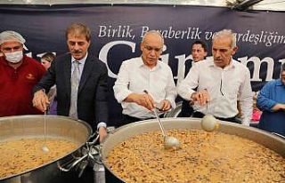 Serdivan’da damaklar aşureyle tatlandı