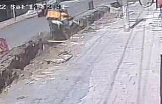 Şeride takılan kurye kazılan kanala düştü