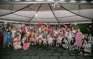 Sevgiyle engellerin aşıldığı parkta Zafer Bayramı...